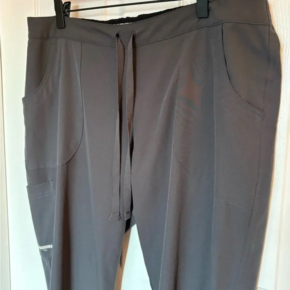 Skechers Scrub Set - Women’s Dark Gray V-Neck Scrub Top and Drawstring Pants - Picture 8 of 10